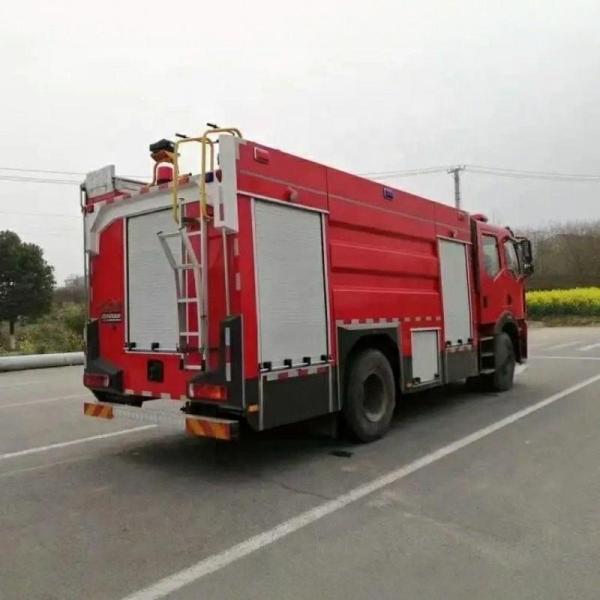 7000 Litres 7000L 65m Spraying Height Fire Fighter Truck 6tons With British Couplings