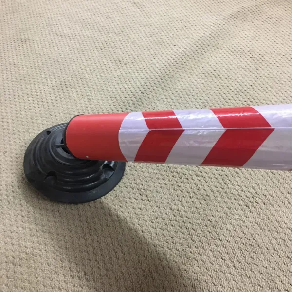 PE Material Flexible Warning Post Traffic Bollard with 80cm Height and Rubber Base for Road Safety