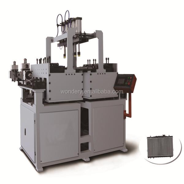 Servo type machine de crimping de réservoir en plastique avec écran HMI pour une installation et un fonctionnement faciles dans les applications de radiateur en aluminium