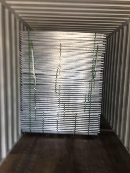 chain link temporary construction fence panels 6FT X 10F Mesh 2 3/8  x 2 3/8 ( 60mm x 60mm ) x 12 gauge wire