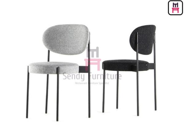 O preto vermelho pintou cadeiras da sala de jantar do metal/estofadas jantando a cadeira sem braço