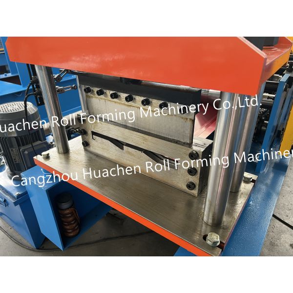 Automatic roofing sheet forming machine applicable to the construction market