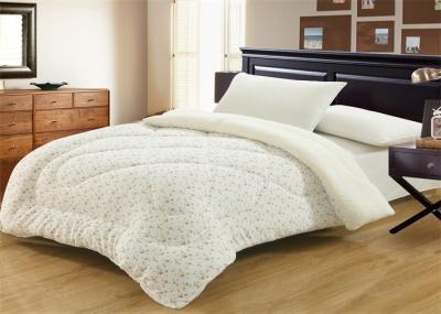 Solid Coral Fleece Quilt Comforter Sets , Anti Wrinkle Full Size Comforter Sets