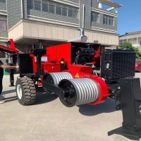 Motor diesel de cor vermelha que puxa o fio do cabo 9T de OPGW que amarra o equipamento