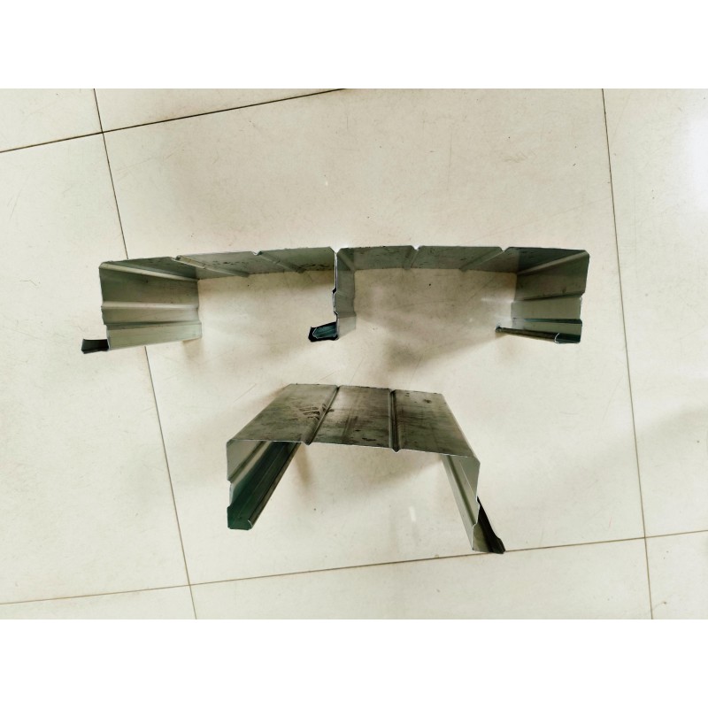 GI Aluminum 0.3-0.8mm Thickness Flat Pan Roll Forming Machine With Hydraulic Stop Cutting For Metal Patio Covers