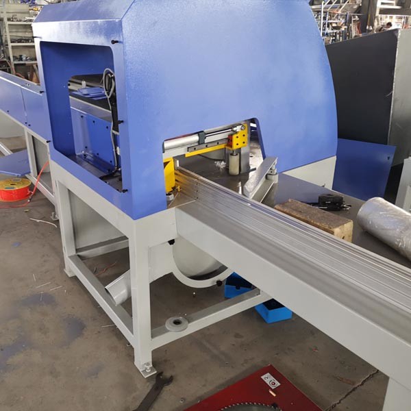 Древесина поперечной резки CNC автоматическая преграждает ленточную пилу пиломатериала