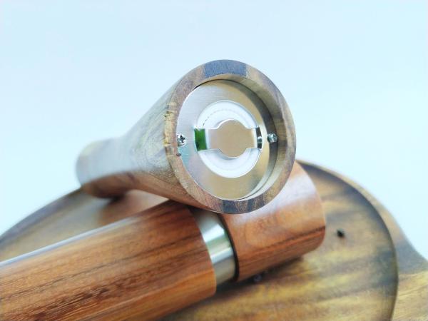 Refillable Wooden Salt And Pepper Grinders With Adjustable Size / Shape