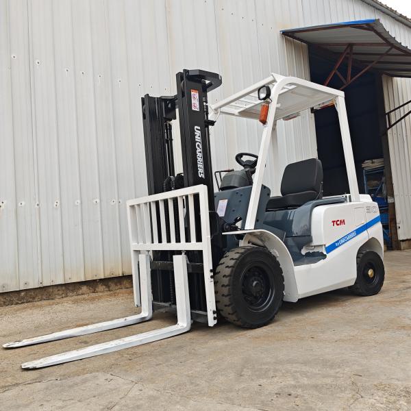 Used TCM 3-Ton 3-Cylinder Diesel Forklift, White Color, Robust Steel Frame, Designed For Industrial Material Transport