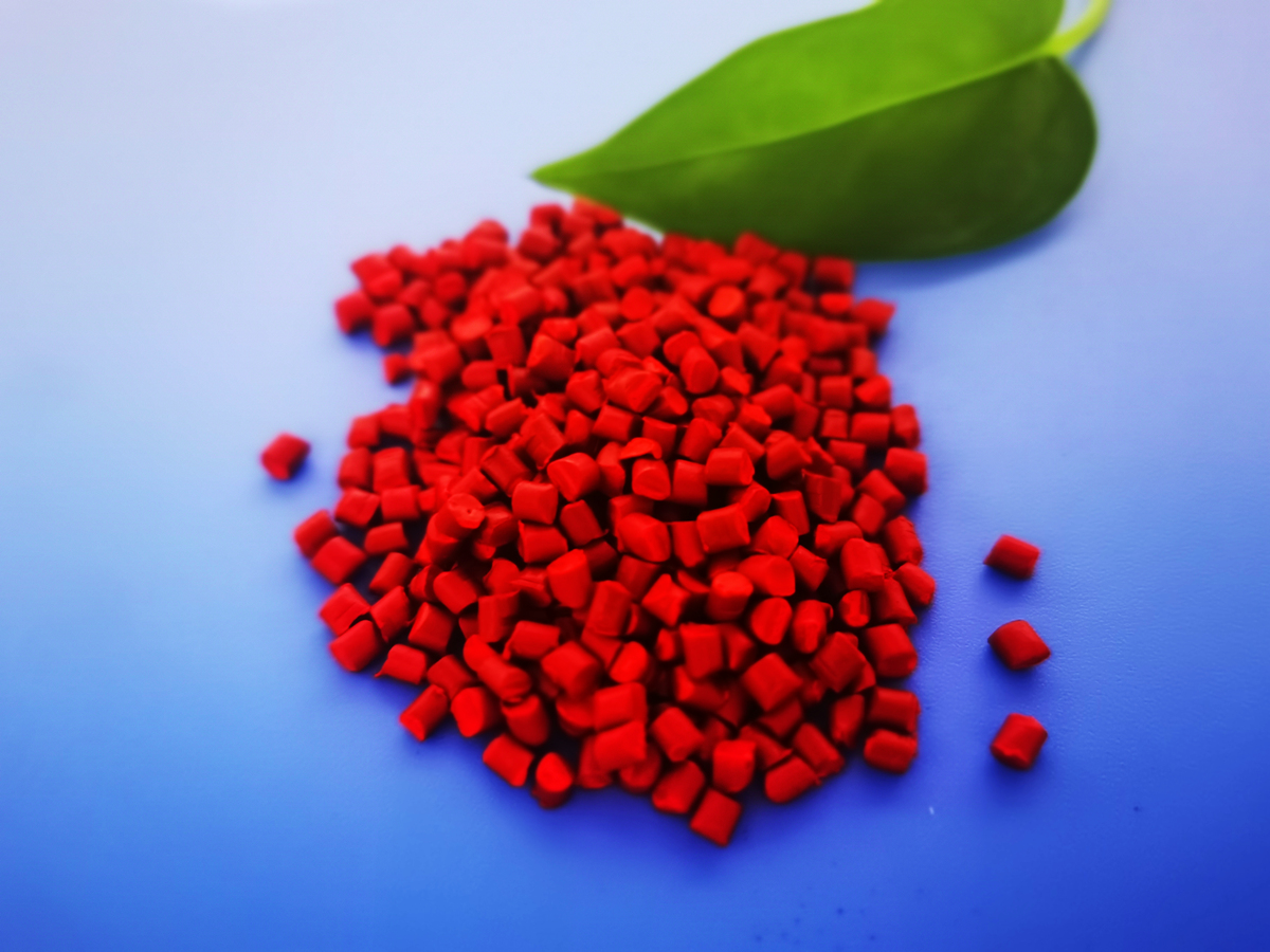 Зябкая красная несущая LDPE HDPE Masterbatch пластиковой добавки составная