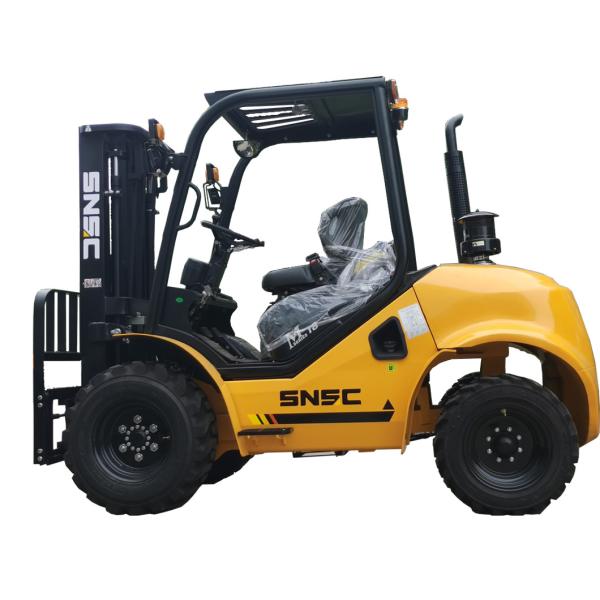 China Off Road 2WD 4WD All Terrain empilhadeira com motor japonês