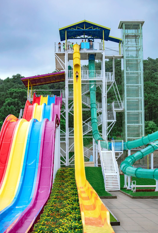 Vertical High-Speed Slide Fiberglass SUS304 Tall Water slide Commercial Water Park Equipment