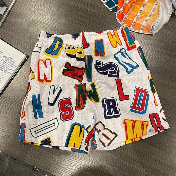 Logotipo personalizado Impresión de sublimación Corredor masculino ropa callejera deportiva media calzoncillos rápidos de acondicionamiento físico con malla de gimnasio 5 pulgadas Inseam