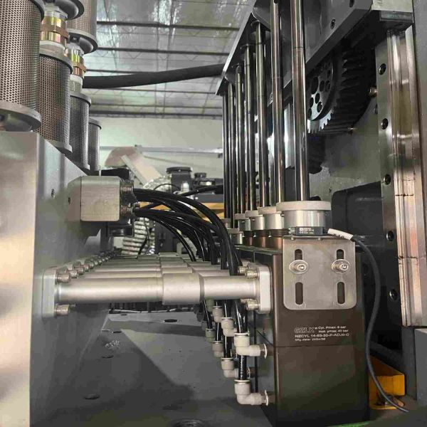 1000BPH Water Factory Machine Bottle Blowing Manufacturing Equipment 15L