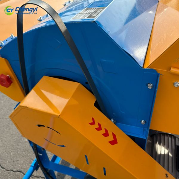 Carbon Steel Multifunctional Thresher 220V / 380V Agriculture Crop Separator Machine