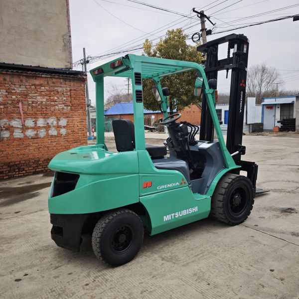 Used  Mitsubishi Forklift 3 Ton diesel Engine Used Construction and Transporting Machine
