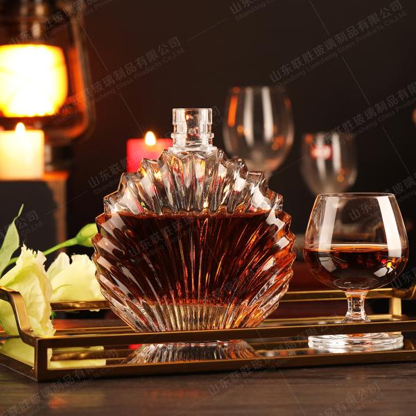 Hot Item Criativo em forma de concha transparente Whiskey Gin Rum Spirit Garrafa de vidro com cortiça