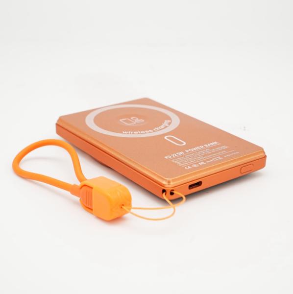 Type C Aluminum Alloy Wireless Magnetic Powerbank 5000mAh 22.5W With LED Screen