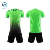 La polyvalence rencontre l'individualité: créez votre look signature avec des tenues de loisirs de football personnalisées pour toutes les saisons et toutes les occasions
