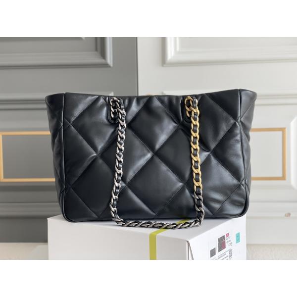 Casual Lambskin Chanel Classic Lambskin Bag Plain Party Office Style