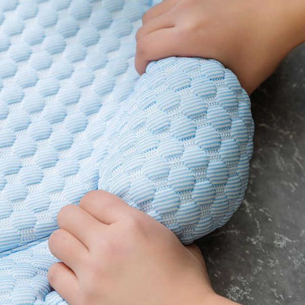 Modern Summer Cooling Mat for Pets Breathable and Washable Fiber Ice Mat for Hot Weather Travel-Friendly for Cats/Dogs