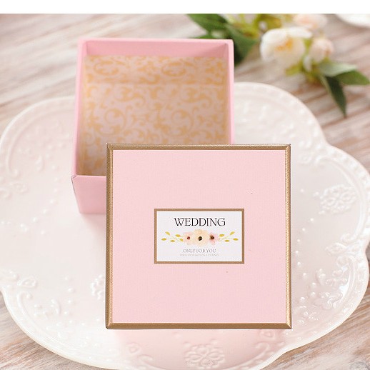 Logo personnalisé Emballage de truffe recyclable Carton rond Boîte de chocolat Favourites Cadeau Pour Souvenirs de Mariage