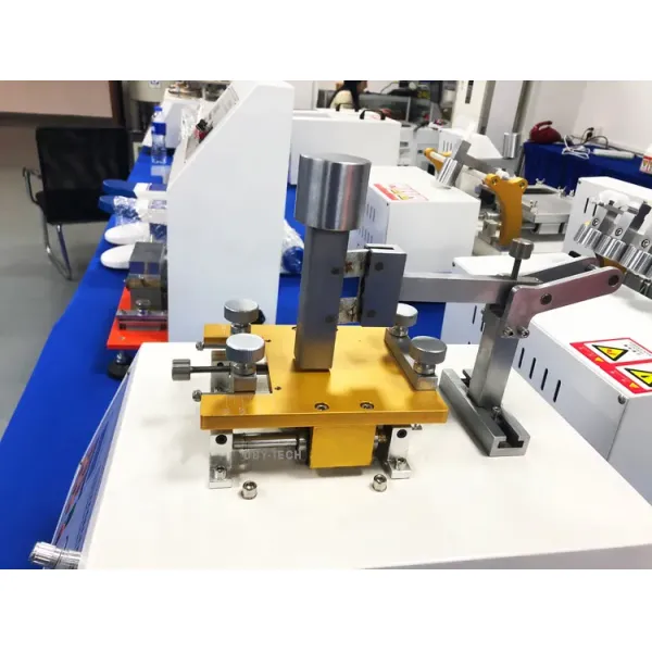 EN ISO20344 Iultcs Leather Abrasion Testing Machine UP-4018 For Footwear / Clothing