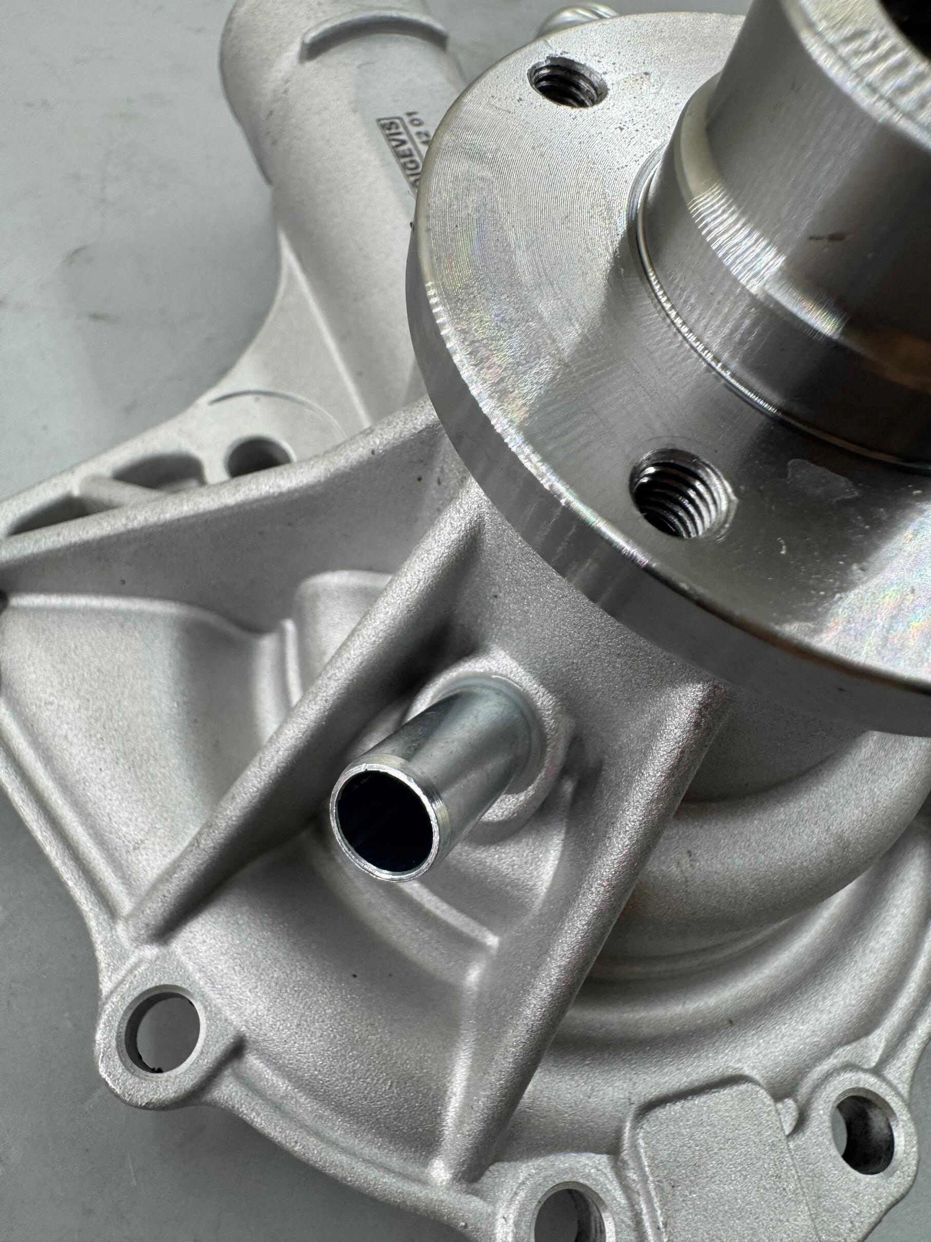 High quality water pump 1112 0042 01 for Benz