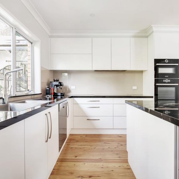 Modern Luxury Apartment Modular Furniture Cupboard White Lacquer Kitchen Cabinets For Home