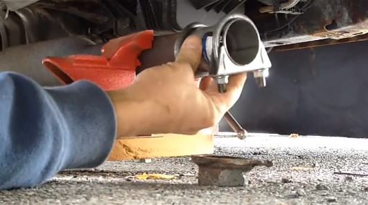 Струбцина болта u шумоглушителя 4,5 вытыхания стали углерода