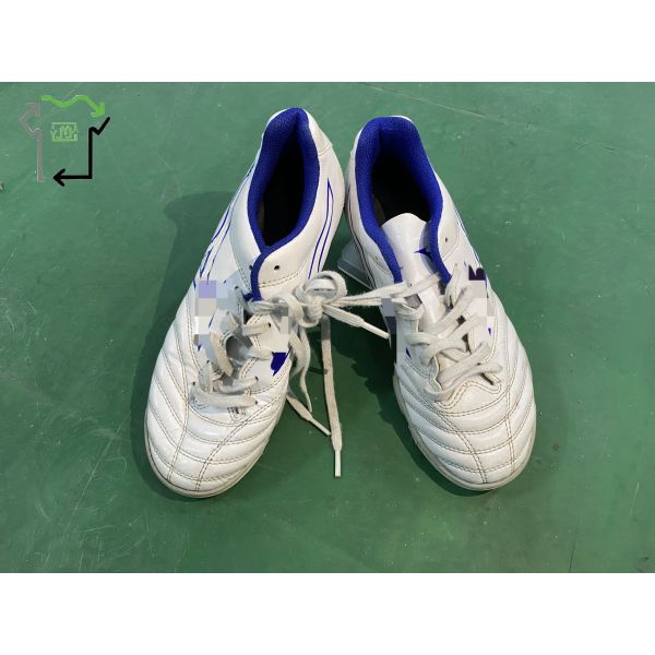Kids Second Hand Football Shoes Wholesale Grade Chinese Branded Old Soccer Shoes