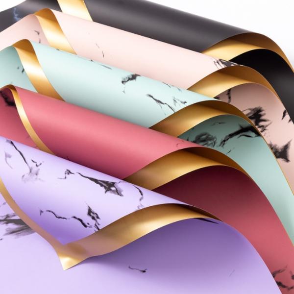 Bouquets de fleurs à motifs de marbre doré, papier d'emballage, papier d'emballage de fleurs, matériaux de fleuristerie, cadeaux et art floral.