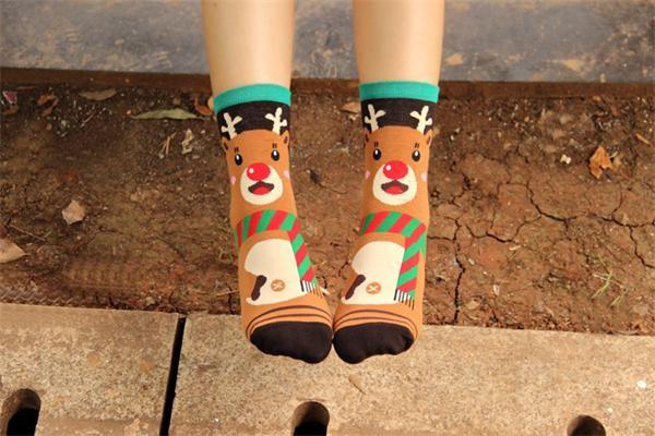 Cartoon christmas deer patterned design winter cotton socks for women