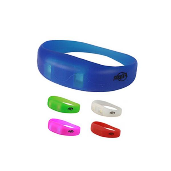 New Product Christmas Celebration Gifts Custom Silicone Remote Controllable LED Flashing Light up Bracelet Wristband for Concert