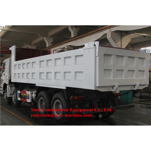 Реклама самосвала прицепа для трактора сверхмощная перевозит передний подниматься на грузовиках 30м3