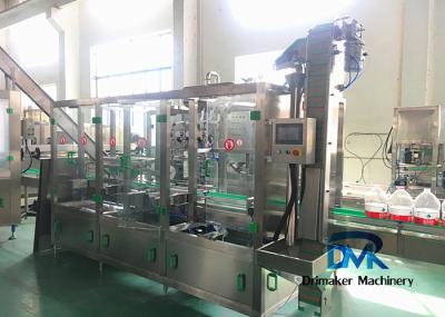O profissional empacotou a movimentação do motor da garrafa da máquina de enchimento 3-10l da água potável