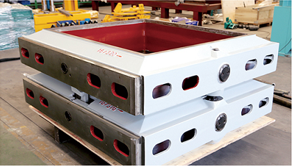 Серая & дуктильная склянка утюга в отливке плавильни отливки песка