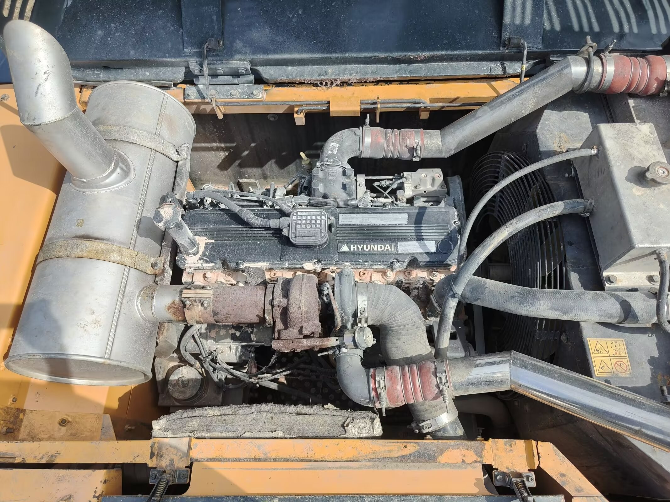 Подержанный экскаватор Hyundai 385L из Китая