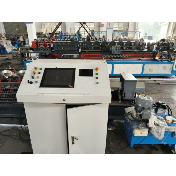 Système de drainage du toit V Profil de la machine de formage de rouleaux de gouttière