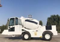 Grand mélangeur auto-chargeur de mobilité 1,5 m3 HK1,5 avec pompe à eau hydraulique