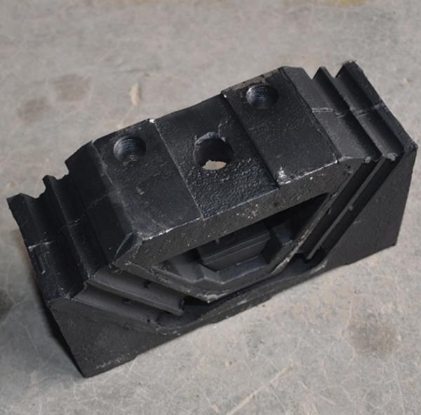 OEM Car Engine Spares Engine Mount AZ9725590031 For Sinotruk HOWO