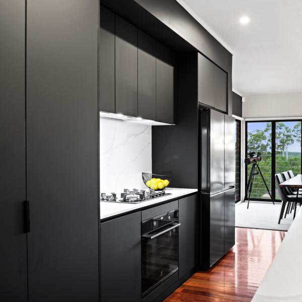 Ready To Assemble I Shape Modular Lacquer Kitchen Cabinet Furniture Modern Black Wooden Kitchen Cabinets With Island