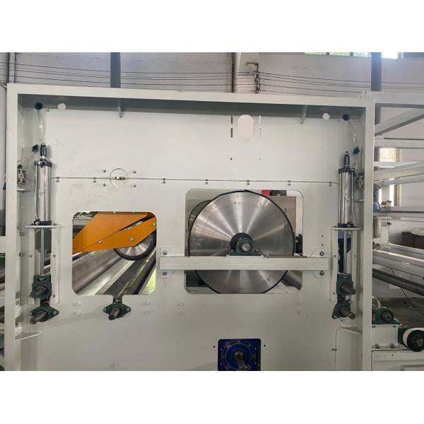 Máquina de enrolar e cortar de tecidos não tecidos para linhas de enrolamento