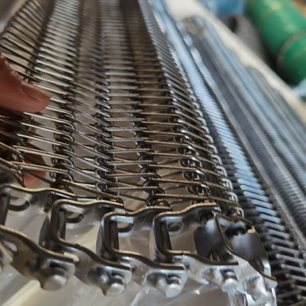Custom Size 304 Stainless Steel Spiral Grid Wire Mesh Conveyor Belt for Cooling Bread