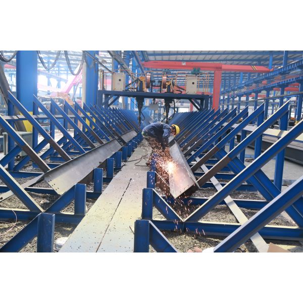 Steel Structural Fabrication with 50 Tons Load Capacity, ISO 9001 Certified and Galvanized Surface Treatment