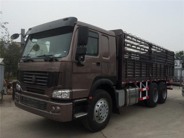 Heavy Cargo Truck , Small Cargo Truck Euro II Emission Standard 371hp