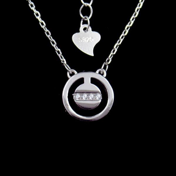 Ожерелье кубического Зирконя стерлингового серебра одиночное каменное с перекрестной формой