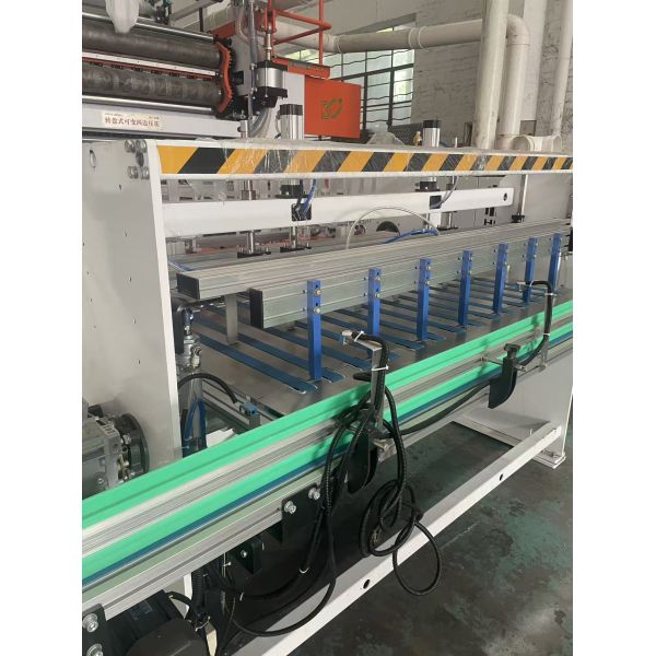 380V / 50Hz Facial Tissue Converting Machine High Precision Facial Tissue Paper Machine