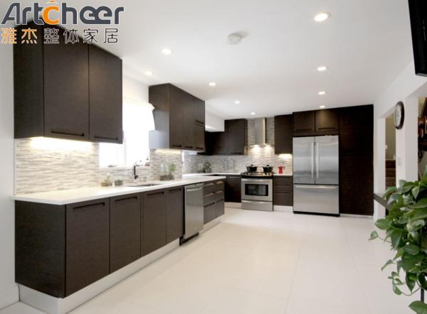 Veneer Finish Dark Brown Kitchen Cabinets with Solid Wood Material and Handless Design