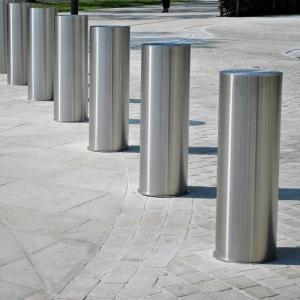 Bollard en acier inoxydable 304 / 316 anti-crash et anti-terroriste avec une