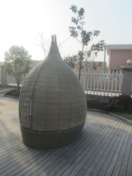 Tear Drop Shape Outdoor Rattan Daybed For Swimming Pool / Poolside